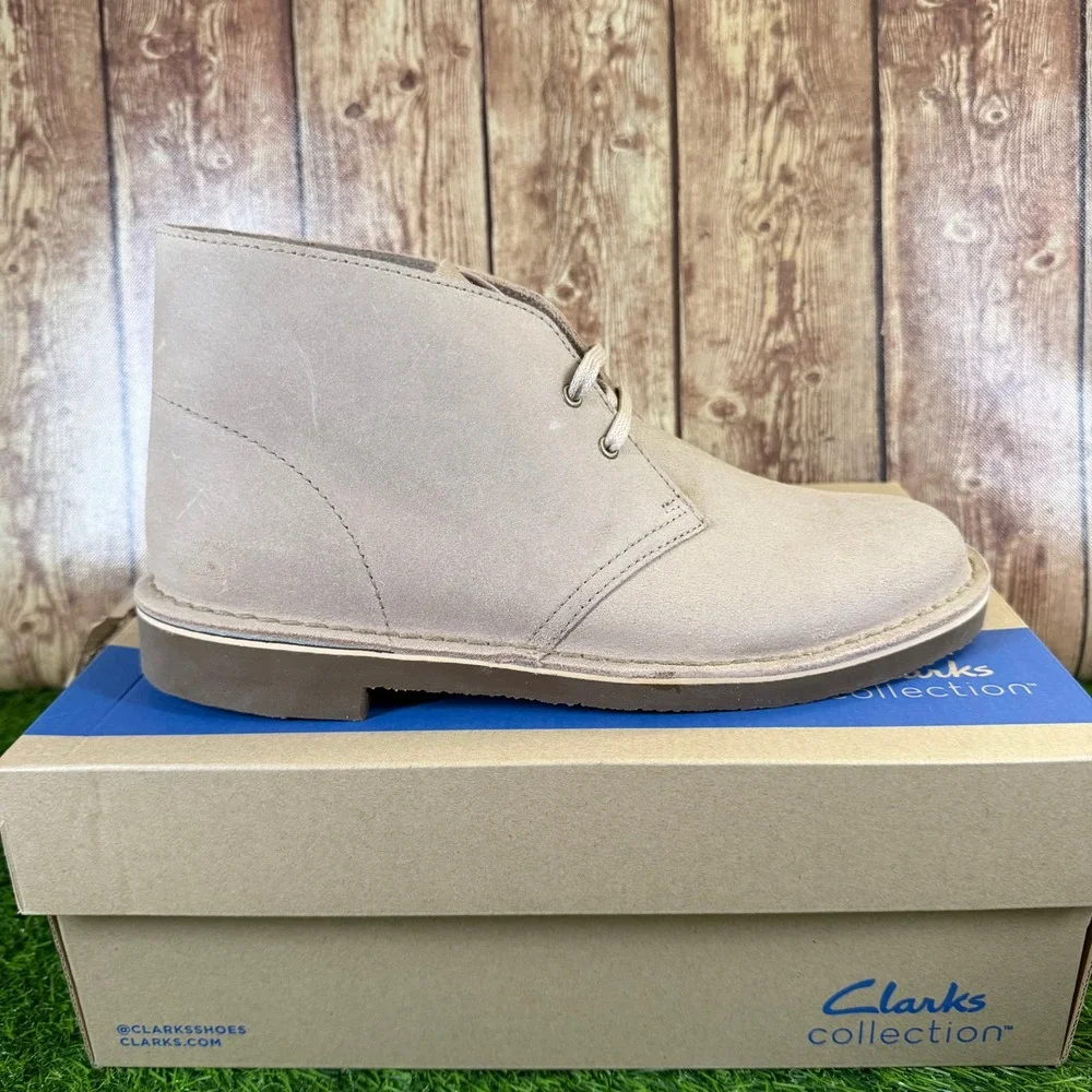 Clarks Shepton Chukka Boots Mens size 8.5 M Taupe Distressed Suede Lace Up